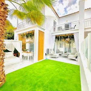 https://villa-luxury-fanabe-with-private-garden.tenerifehoteles.net